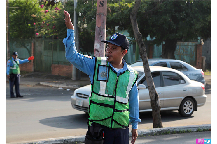Policía Nacional garantiza seguridad a comunidad educativa del Colegio Rubén Darío