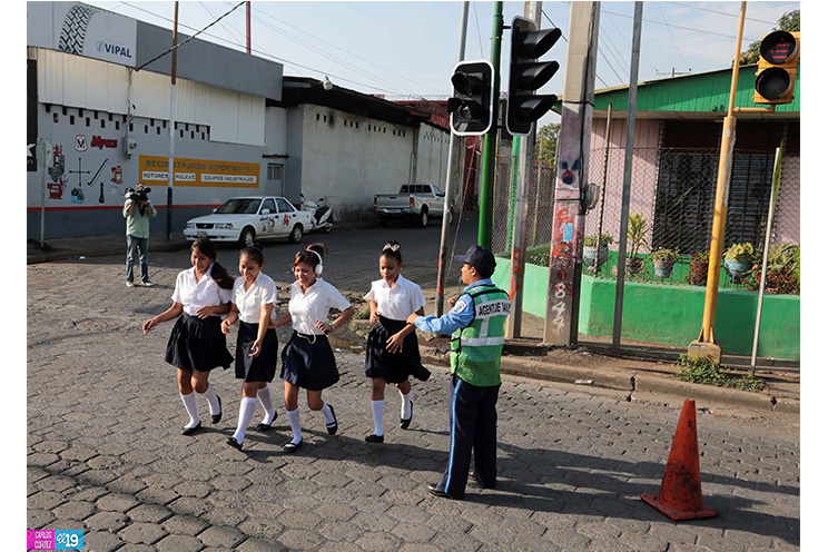 Policía Nacional garantiza seguridad a comunidad educativa del Colegio Rubén Darío