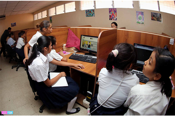 Niños sacan provecho de las TIC