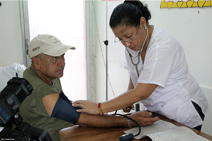 Puestos de Salud en mercados continúan brindando atención a comerciantes y compradores