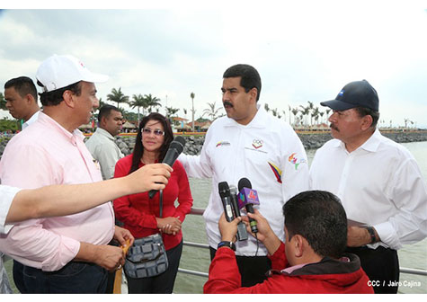Daniel, Rosario y Nicolás visitan Puerto Salvador Allende en Managua (VIDEO)
