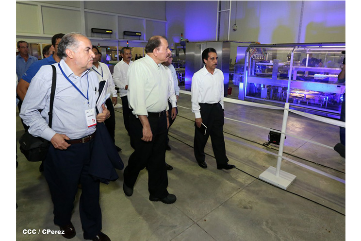 Presidente Daniel inaugura planta láctea del grupo Lala