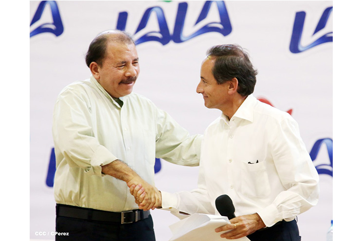 Presidente Daniel inaugura planta láctea del grupo Lala