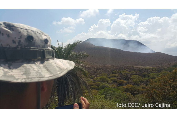 Vulcanólogos realizan monitoreo en cráter del Telica