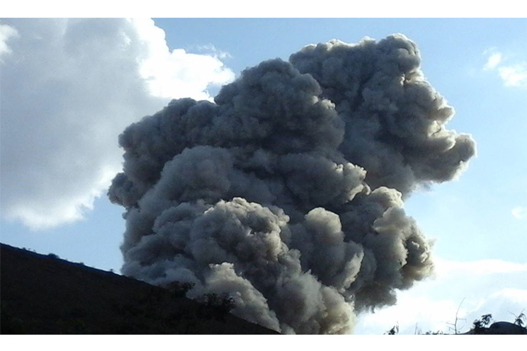 Continúan explosiones en el Volcán Telica