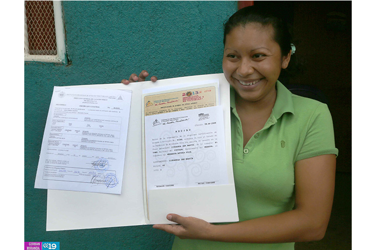 Familias de Ciudadela San Martín reciben su título de Propiedad