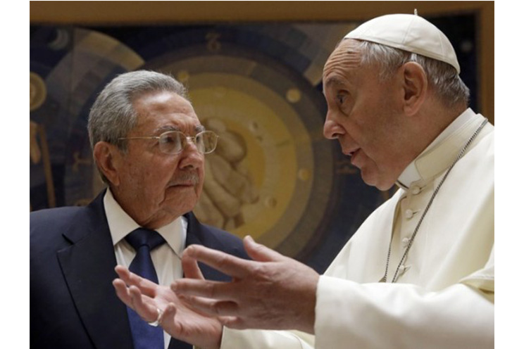Se reúnen Raúl y Papa Francisco en histórico encuentro