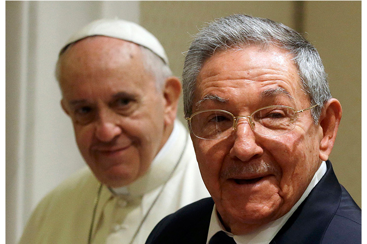 Se reúnen Raúl y Papa Francisco en histórico encuentro