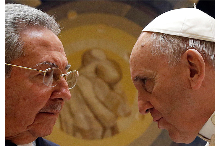 Se reúnen Raúl y Papa Francisco en histórico encuentro