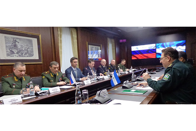 Jefe del Ejército participó en celebración del Día de la Victoria en Rusia