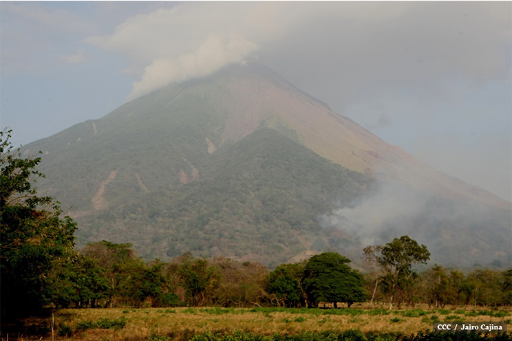 Arde Volcán Concepción 