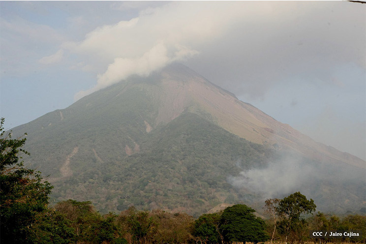 Arde Volcán Concepción 