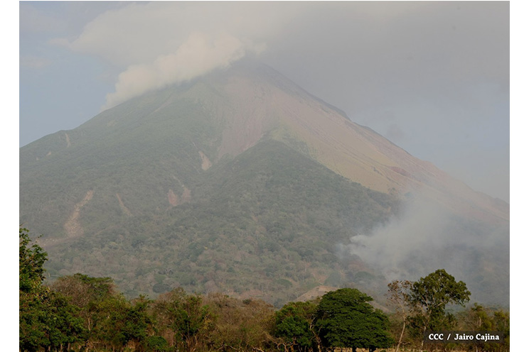 Arde Volcán Concepción 