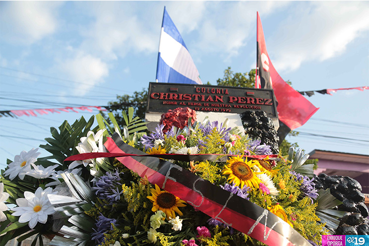 Remozan monumento del Mártir de la Revolución, Cristian Pérez