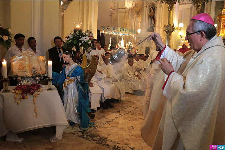Leoneses celebran a la Virgen de Fátima junto a reliquia de San Juan Pablo II