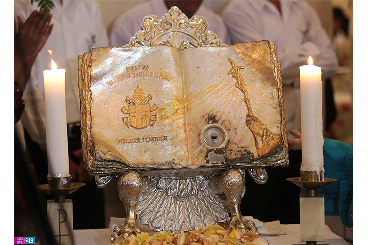 Leoneses celebran a la Virgen de Fátima junto a reliquia de San Juan Pablo II