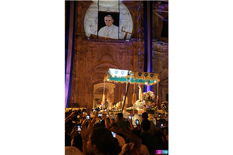 Leoneses celebran a la Virgen de Fátima junto a reliquia de San Juan Pablo II