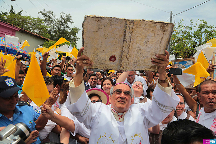 Leoneses celebran a la Virgen de Fátima junto a reliquia de San Juan Pablo II