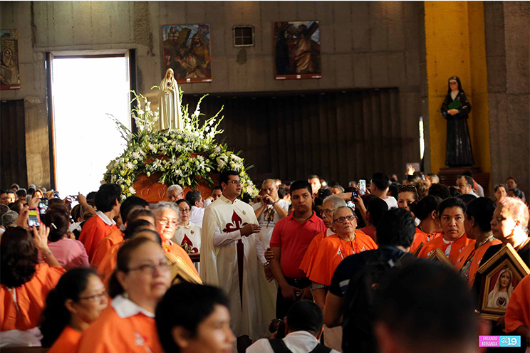 Feligreses celebran 98 años de la aparición de la Virgen de Fátima