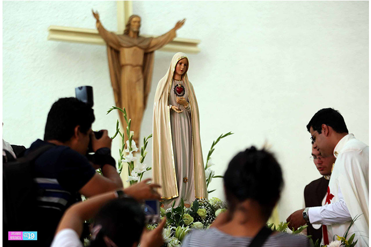 Feligreses celebran 98 años de la aparición de la Virgen de Fátima