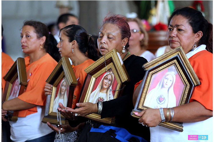Feligreses celebran 98 años de la aparición de la Virgen de Fátima