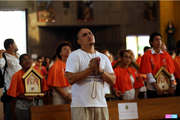 Feligreses celebran 98 años de la aparición de la Virgen de Fátima