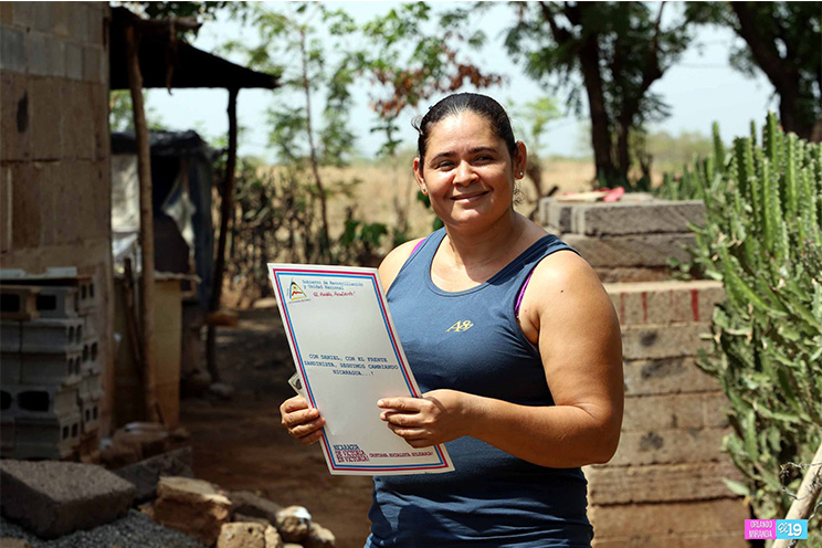 156 familias de Chilamatillo reciben sus títulos de propiedad