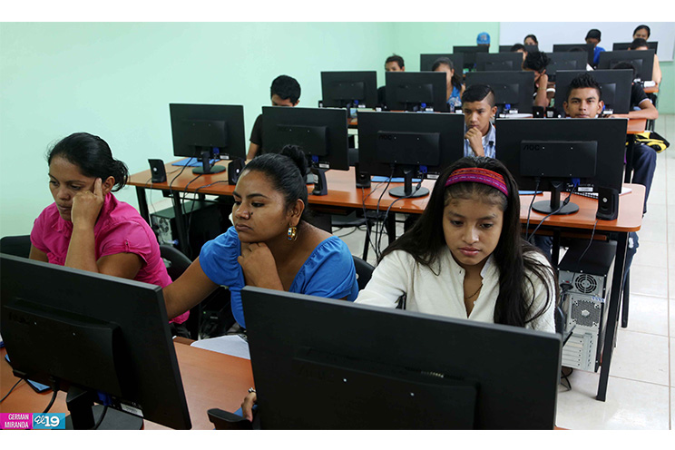 Continúan con éxito las escuelas municipales de oficio