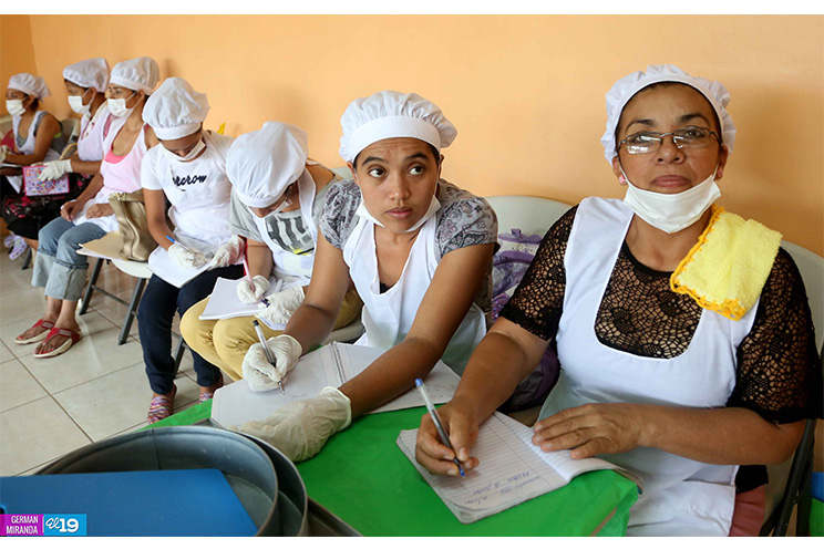 Continúan con éxito las escuelas municipales de oficio