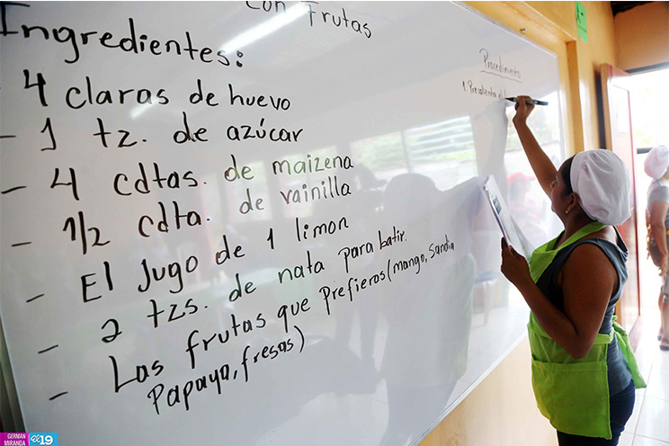 Continúan con éxito las escuelas municipales de oficio