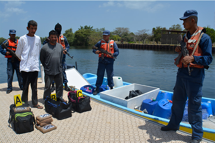 Fuerza Naval incauta cocaína en el Pacífico