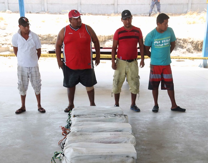 Fuerza Naval incauta 8 sacos con droga a dos millas náuticas de Pochomil