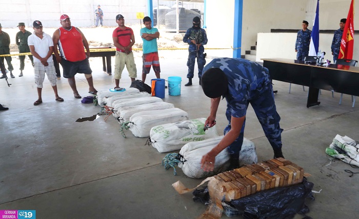 Fuerza Naval incauta 8 sacos con droga a dos millas náuticas de Pochomil