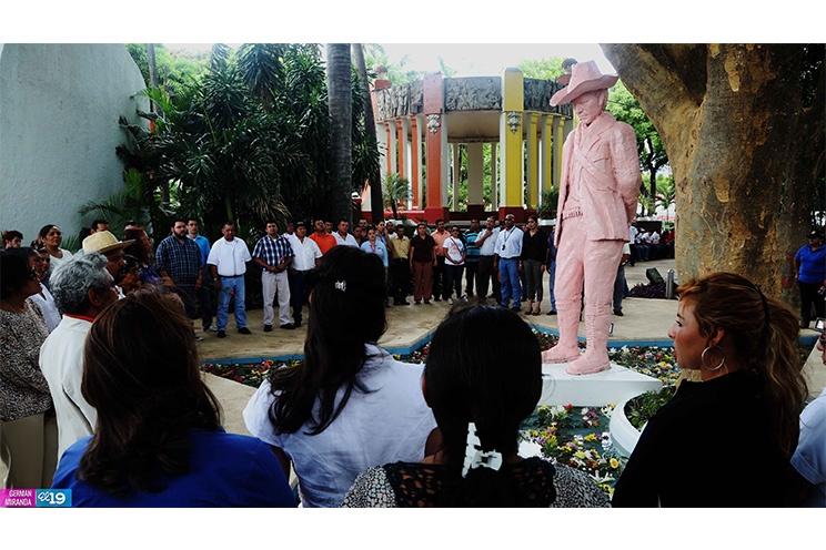 Pueblo recuerda a Sandino en 120 aniversario de su natalicio