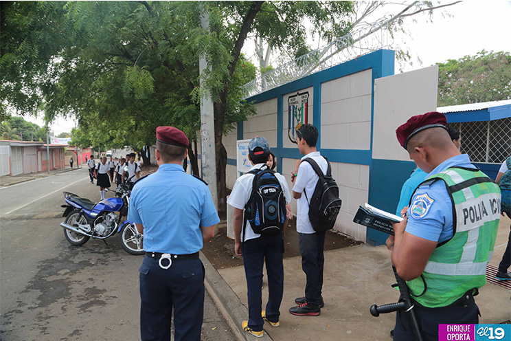 Policía Nacional garantiza seguridad en colegios