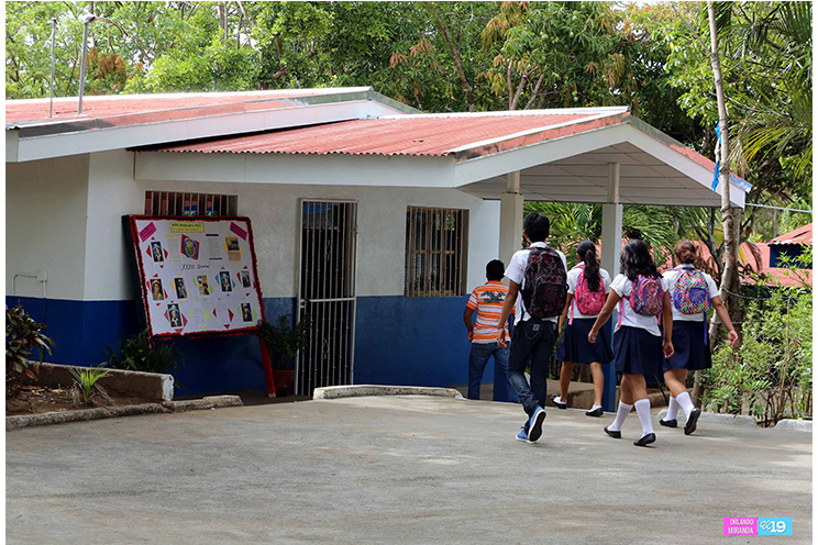 Estudiantes de Niquinohomo rinden homenaje a Sandino