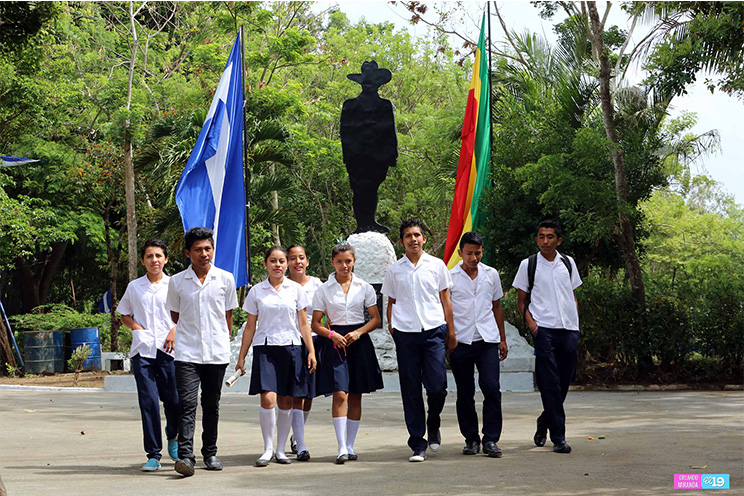 Estudiantes de Niquinohomo rinden homenaje a Sandino