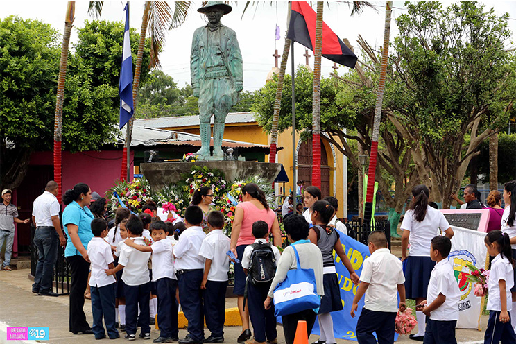 Estudiantes de Niquinohomo rinden homenaje a Sandino