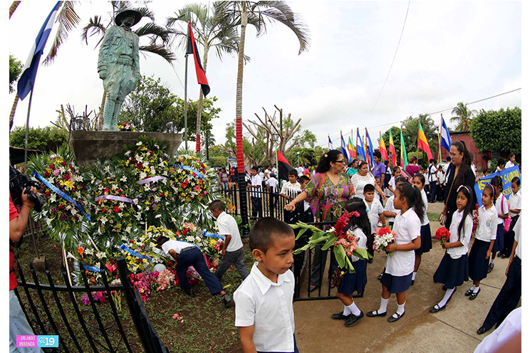 Estudiantes de Niquinohomo rinden homenaje a Sandino