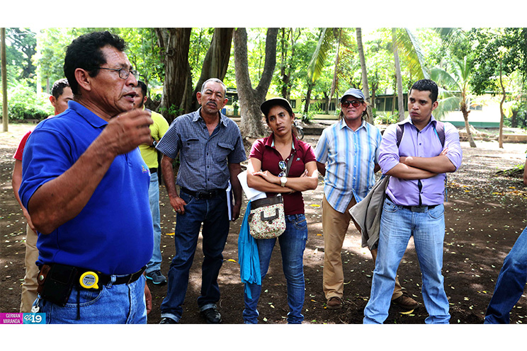 Capacitan a técnicos de las Escuelas de Campo