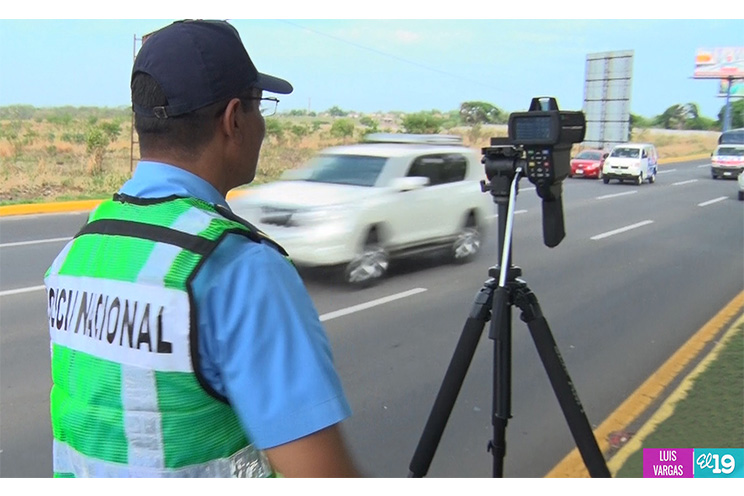 Policía de Tránsito prueba nuevos dispositivos para detectar a infractores