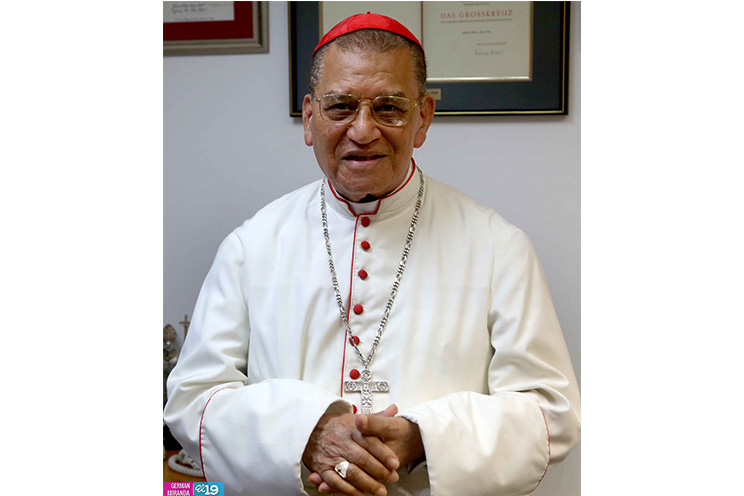 Cardenal Miguel Obando celebra a María Auxiliadora