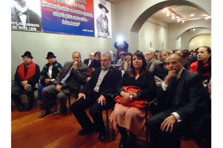 Rinden honores al General Sandino y José Martí en Bolivia