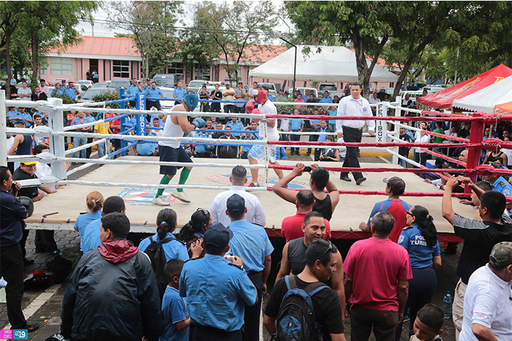 Policía Nacional promueve el boxeo entre sus oficiales