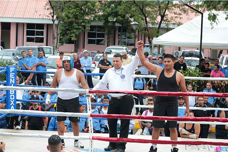 Policía Nacional promueve el boxeo entre sus oficiales