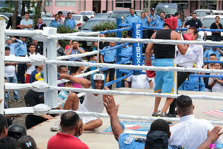 Policía Nacional promueve el boxeo entre sus oficiales