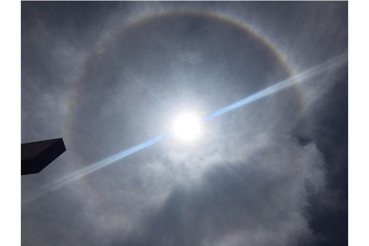 ¿Señal divina? Arcoiris rodea al sol durante beatificación de Monseñor Romero