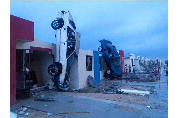 Violento tornado provoca víctimas y daños en México