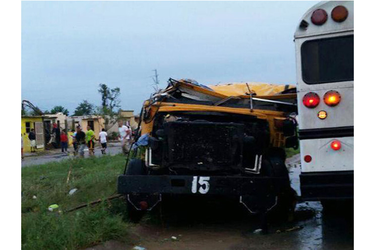 Violento tornado provoca víctimas y daños en México