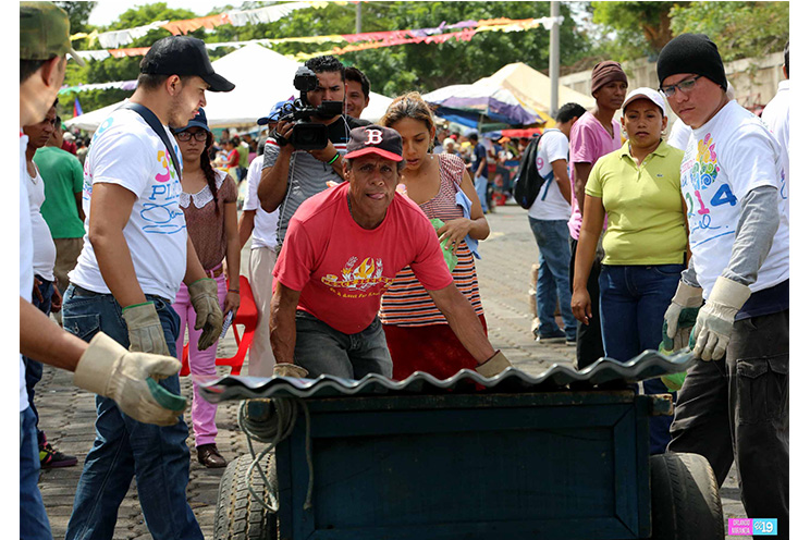 Gobierno celebra a las madres con la entrega del programa Plan Techo